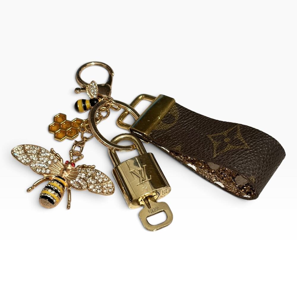 Louis Vuitton Lock & Key #305 w/a Bee & Honeycomb Charms Loop Keychain